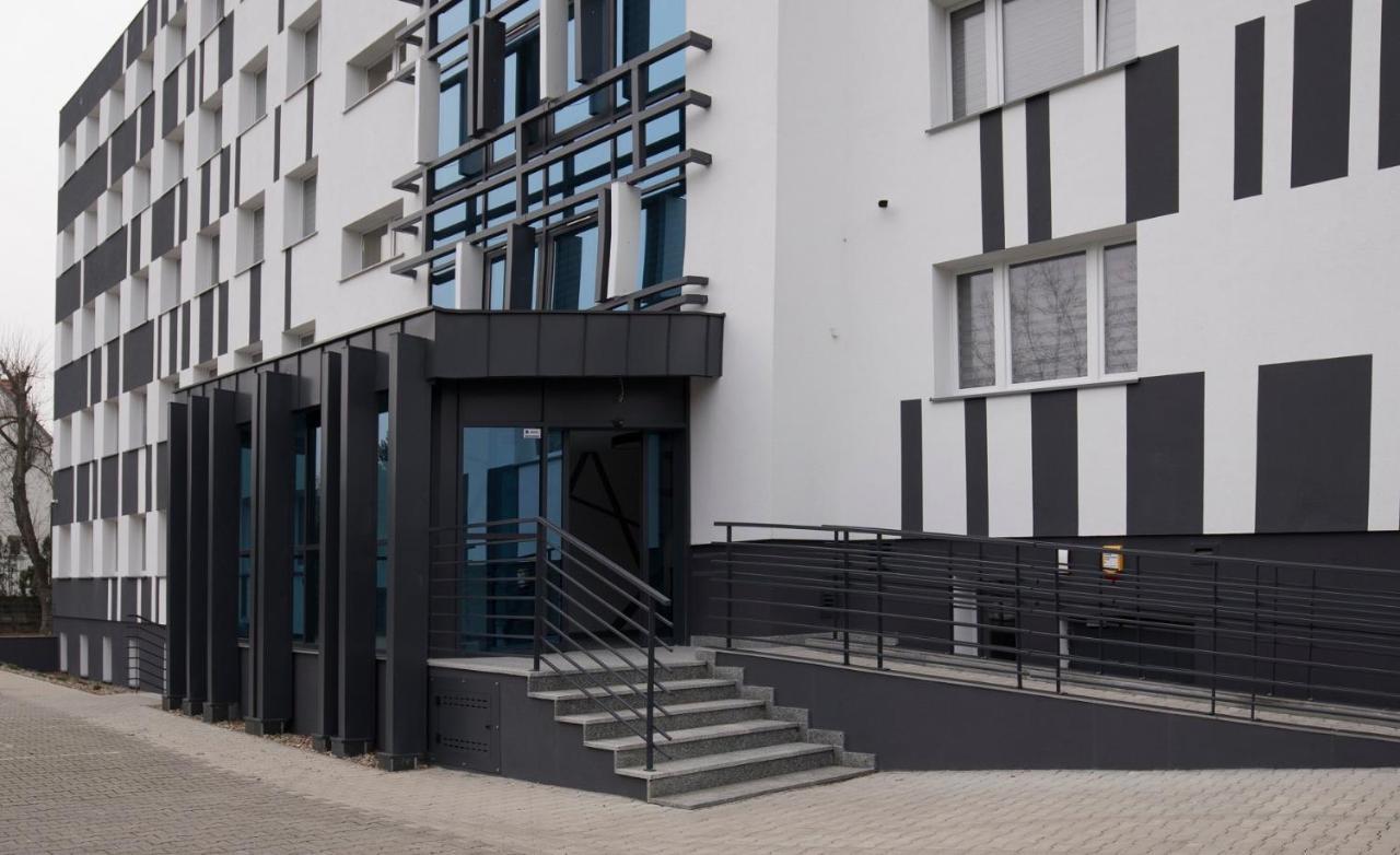 My 1St Place Poznan Aparthotel Exteriör bild