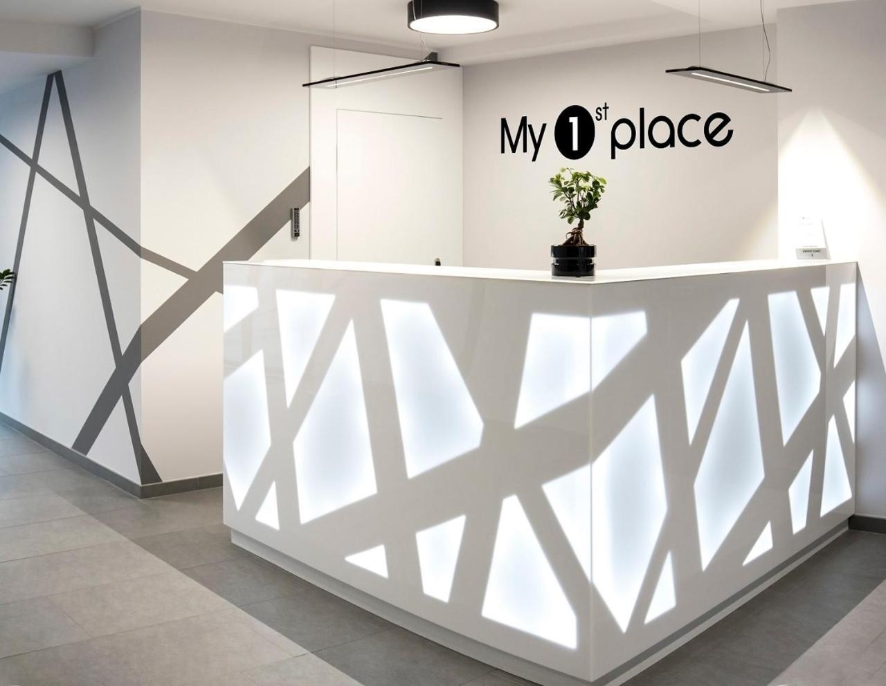 My 1St Place Poznan Aparthotel Exteriör bild