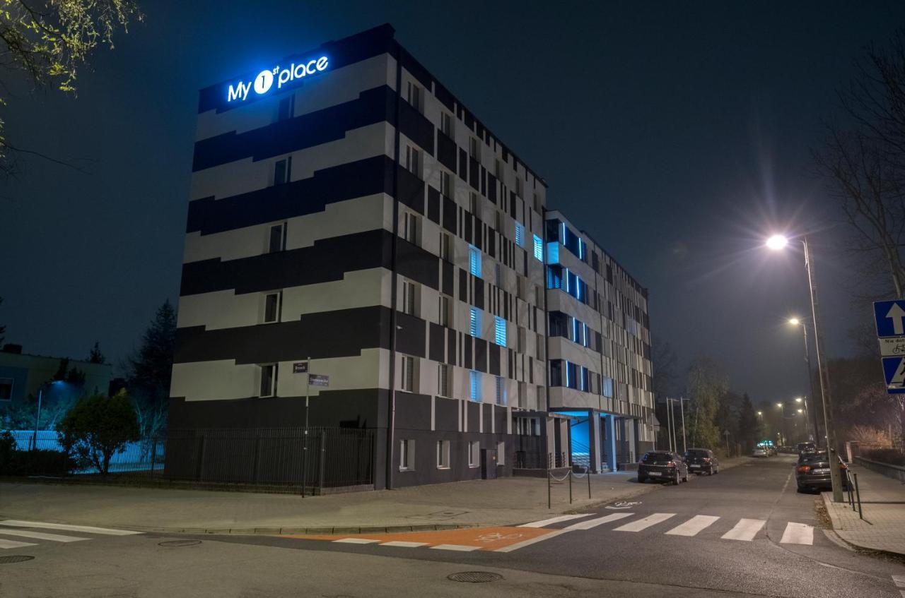My 1St Place Poznan Aparthotel Exteriör bild