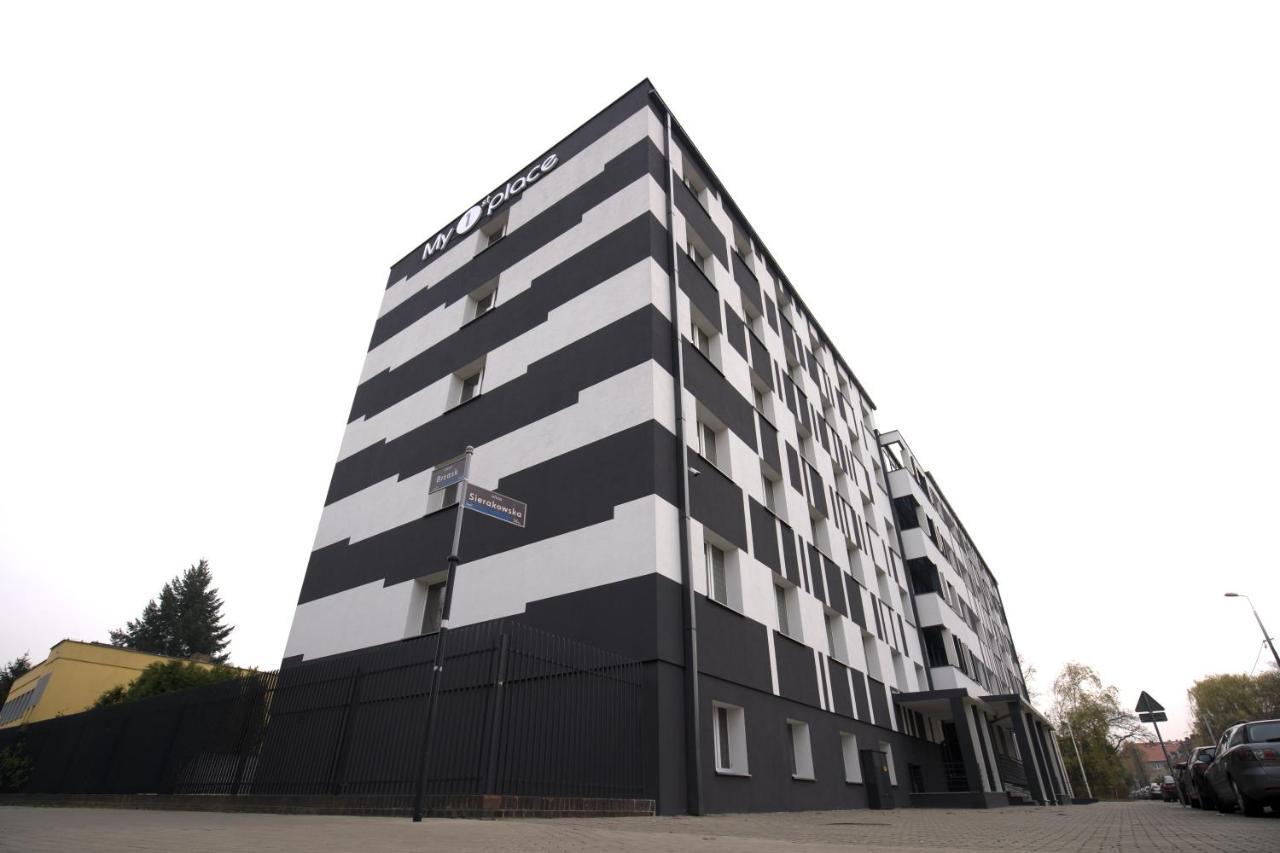 My 1St Place Poznan Aparthotel Exteriör bild