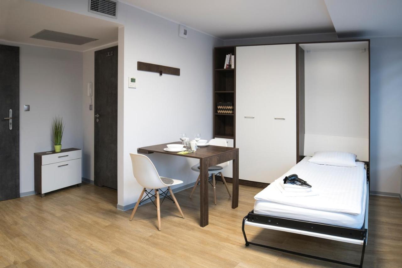 My 1St Place Poznan Aparthotel Exteriör bild