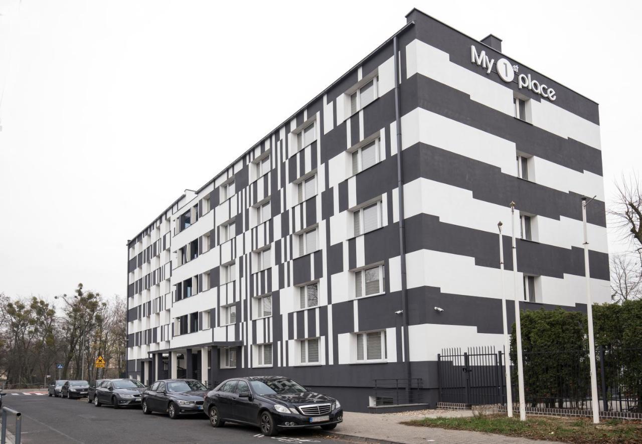 My 1St Place Poznan Aparthotel Exteriör bild
